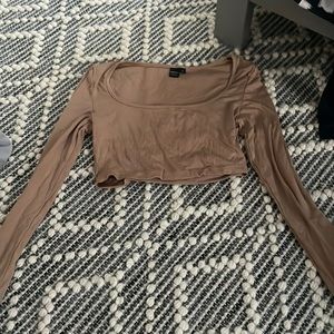 selling a small crop top long leave fore 8$